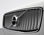 2020 Volvo XC90 Inscription T8 Plug-in Hybrid (Color: Birch Light Metallic) Grill Wallpapers 150x120 (31)
