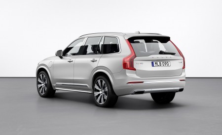 2020 Volvo XC90 Inscription T8 Plug-in Hybrid (Color: Birch Light Metallic) Rear Three-Quarter Wallpapers 450x275 (24)
