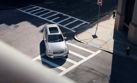 2020 Volvo XC90 Inscription T8 Plug-in Hybrid (Color: Birch Light Metallic) Top Wallpapers 450x275 (21)