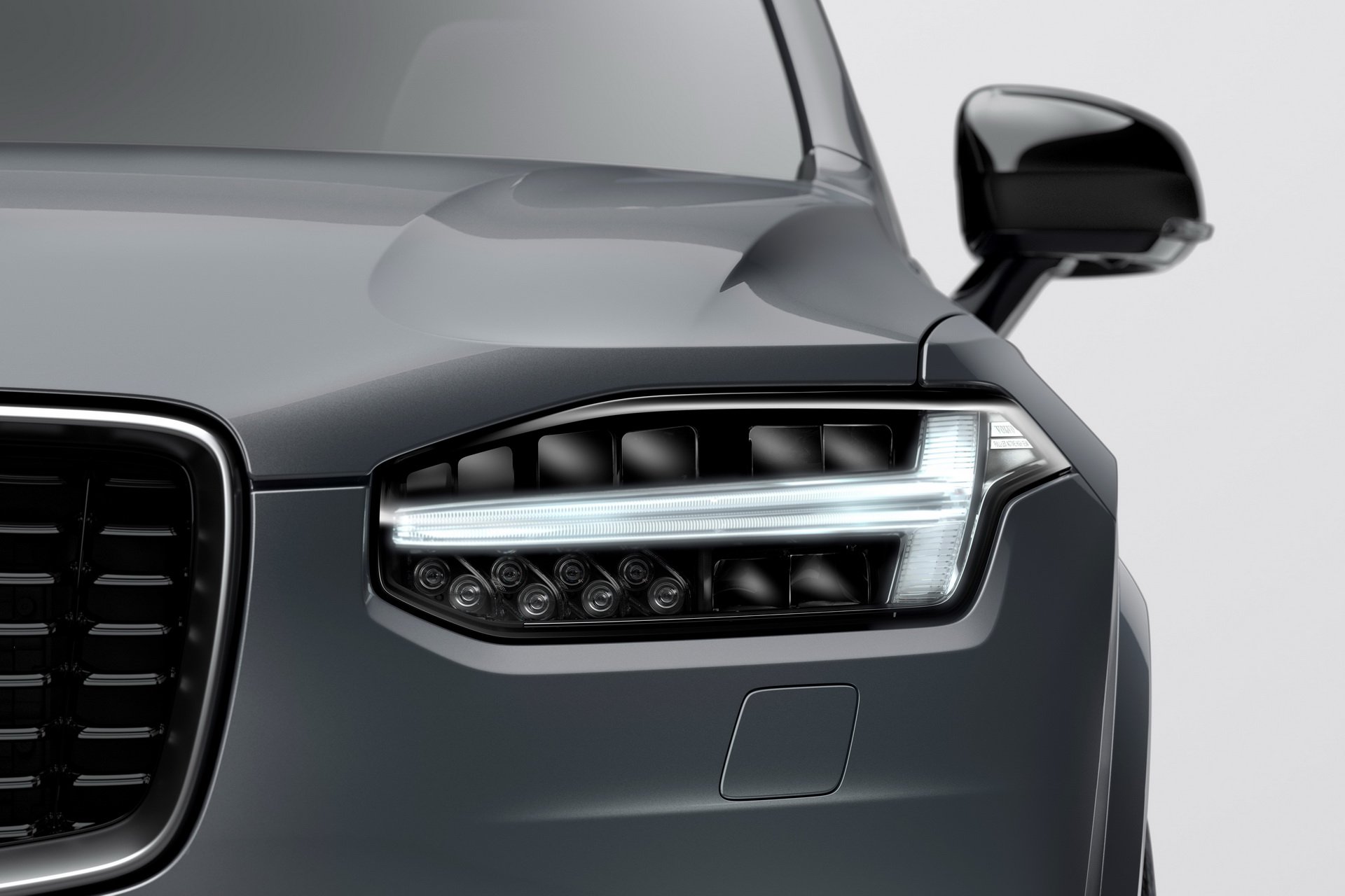 2020 Volvo XC90 R-Design T8 Plug-in Hybrid (Color: Thunder Grey) Headlight Wallpapers (10)