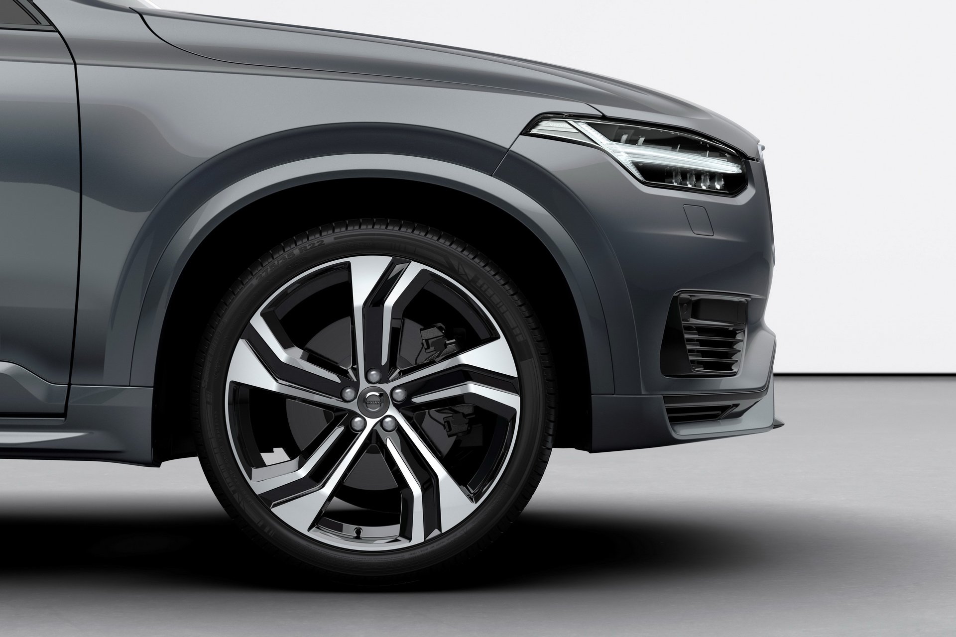 2020 Volvo XC90 R-Design T8 Plug-in Hybrid (Color: Thunder Grey) Wheel Wallpapers (15)