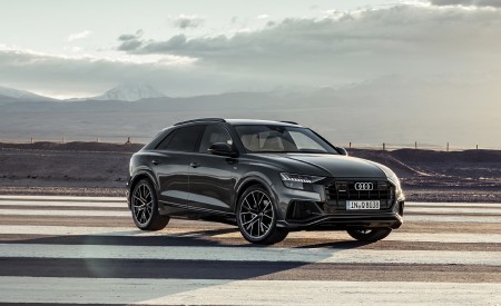 2019 Audi Q8 (Color: Daytona Grey) Front Three-Quarter Wallpapers 450x275 (183)