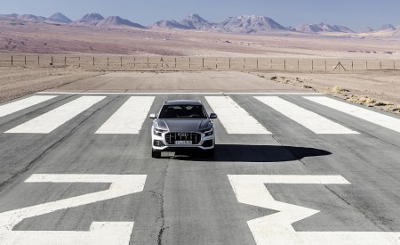 2019 Audi Q8 (Color: Floret Silver) Front Wallpapers 450x275 (222)