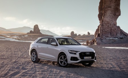 2019 Audi Q8 (Color: Glacier White) Front Three-Quarter Wallpapers 450x275 (194)