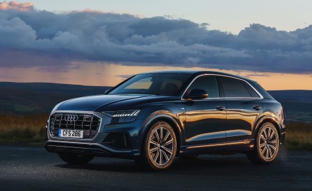 2019 Audi Q8 S Line 50 TDI Quattro (UK-Spec) Front Three-Quarter Wallpapers 450x275 (8)