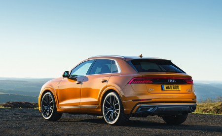 2019 Audi Q8 S Line 50 TDI Quattro (UK-Spec) Rear Three-Quarter Wallpapers 450x275 (65)