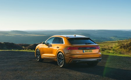 2019 Audi Q8 S Line 50 TDI Quattro (UK-Spec) Rear Three-Quarter Wallpapers 450x275 (67)