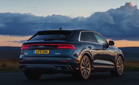 2019 Audi Q8 S Line 50 TDI Quattro (UK-Spec) Rear Three-Quarter Wallpapers 450x275 (15)
