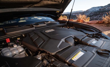 2019 Audi Q8 (US-Spec) Engine Wallpapers 450x275 (92)