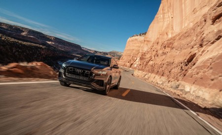 2019 Audi Q8 (US-Spec) Front Three-Quarter Wallpapers 450x275 (3)