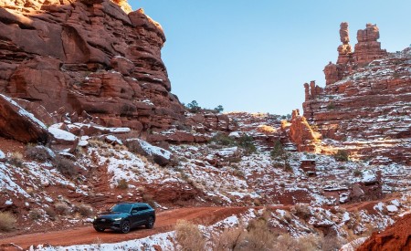 2019 Audi Q8 (US-Spec) Front Three-Quarter Wallpapers 450x275 (49)