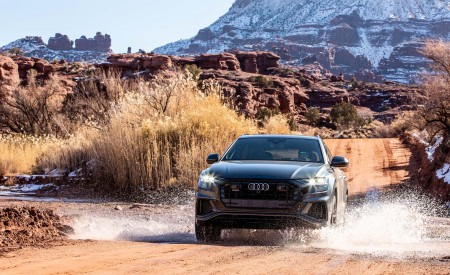 2019 Audi Q8 (US-Spec) Off-Road Wallpapers 450x275 (52)