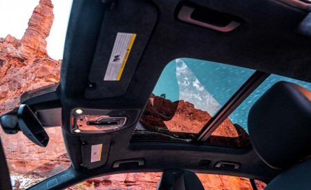2019 Audi Q8 (US-Spec) Panoramic Roof Wallpapers 450x275 (94)