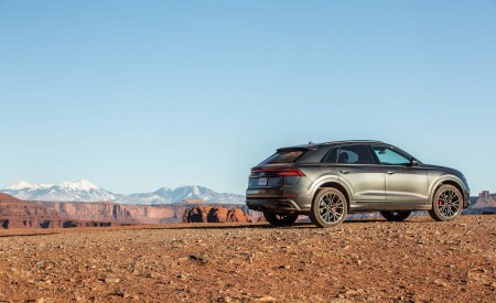 2019 Audi Q8 (US-Spec) Rear Three-Quarter Wallpapers 450x275 (62)