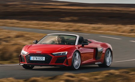 2019 Audi R8 V10 Spyder Performance quattro (UK-Spec) Front Three-Quarter Wallpapers 450x275 (31)