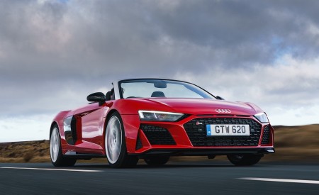2019 Audi R8 V10 Spyder Performance quattro (UK-Spec) Front Three-Quarter Wallpapers 450x275 (12)