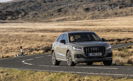 2019 Audi SQ2 (UK-Spec) Front Three-Quarter Wallpapers 450x275 (8)