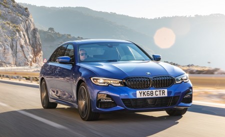 2019 BMW 3-Series Saloon 320d xDrive (UK-Spec) Front Three-Quarter Wallpapers 450x275 (25)