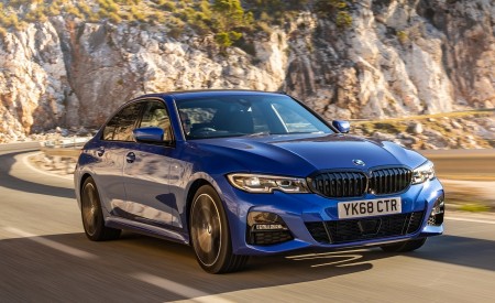 2019 BMW 3-Series Saloon 320d xDrive (UK-Spec) Front Three-Quarter Wallpapers 450x275 (3)