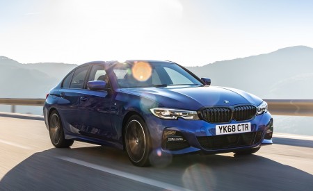 2019 BMW 3-Series Saloon 320d xDrive (UK-Spec) Front Three-Quarter Wallpapers 450x275 (18)