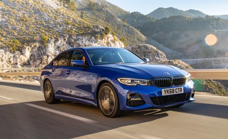 2019 BMW 3-Series Saloon 320d xDrive (UK-Spec) Front Three-Quarter Wallpapers 450x275 (10)