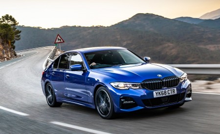 2019 BMW 3-Series Saloon 320d xDrive (UK-Spec) Front Three-Quarter Wallpapers 450x275 (2)