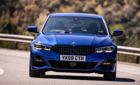 2019 BMW 3-Series Saloon 320d xDrive (UK-Spec) Front Wallpapers 450x275 (23)