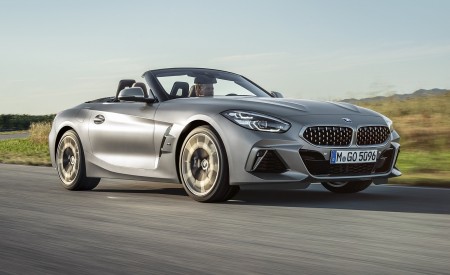 2019 BMW Z4 M40i (UK-Spec) Front Three-Quarter Wallpapers 450x275 (101)