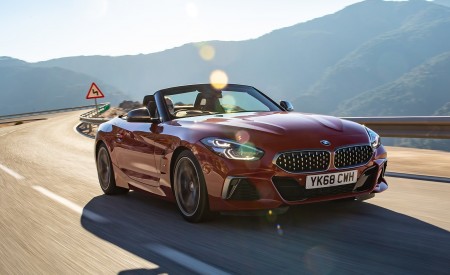 2019 BMW Z4 M40i (UK-Spec) Front Three-Quarter Wallpapers 450x275 (63)