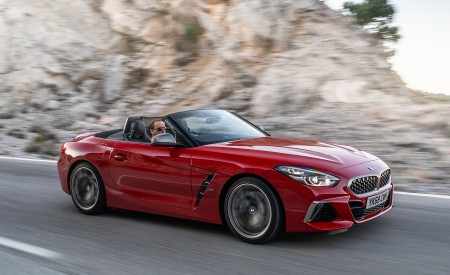 2019 BMW Z4 M40i (UK-Spec) Front Three-Quarter Wallpapers 450x275 (58)