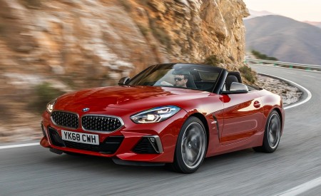 2019 BMW Z4 M40i (UK-Spec) Front Three-Quarter Wallpapers 450x275 (51)