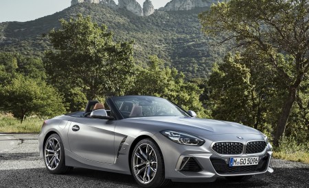 2019 BMW Z4 M40i (UK-Spec) Front Three-Quarter Wallpapers 450x275 (115)
