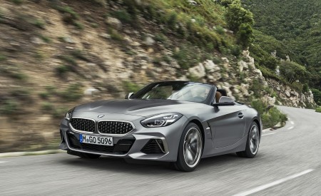 2019 BMW Z4 M40i (UK-Spec) Front Three-Quarter Wallpapers 450x275 (90)