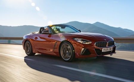 2019 BMW Z4 M40i (UK-Spec) Front Three-Quarter Wallpapers 450x275 (64)