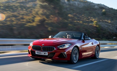 2019 BMW Z4 M40i (UK-Spec) Front Three-Quarter Wallpapers 450x275 (59)