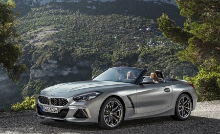2019 BMW Z4 M40i (UK-Spec) Front Three-Quarter Wallpapers 450x275 (116)