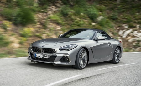 2019 BMW Z4 M40i (UK-Spec) Front Three-Quarter Wallpapers 450x275 (91)