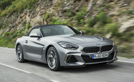 2019 BMW Z4 M40i (UK-Spec) Front Three-Quarter Wallpapers 450x275 (93)