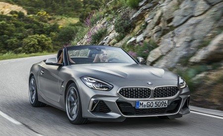 2019 BMW Z4 M40i (UK-Spec) Front Three-Quarter Wallpapers 450x275 (94)