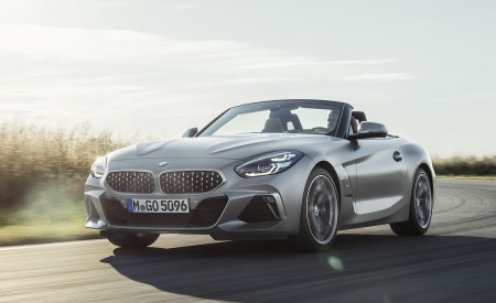 2019 BMW Z4 M40i (UK-Spec) Front Three-Quarter Wallpapers 450x275 (104)