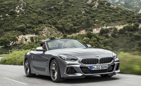 2019 BMW Z4 M40i (UK-Spec) Front Three-Quarter Wallpapers 450x275 (95)