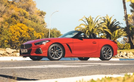 2019 BMW Z4 M40i (UK-Spec) Front Three-Quarter Wallpapers 450x275 (76)