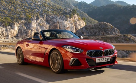 2019 BMW Z4 M40i (UK-Spec) Front Three-Quarter Wallpapers 450x275 (53)