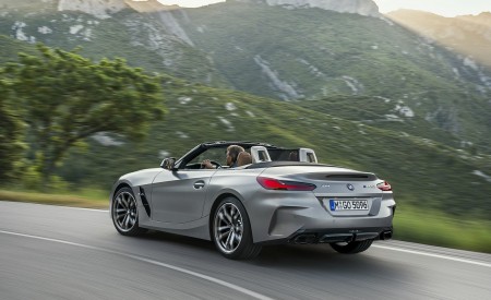 2019 BMW Z4 M40i (UK-Spec) Rear Three-Quarter Wallpapers 450x275 (105)