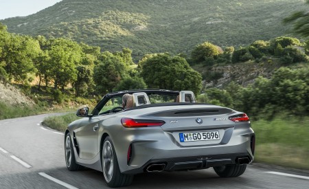 2019 BMW Z4 M40i (UK-Spec) Rear Three-Quarter Wallpapers 450x275 (106)