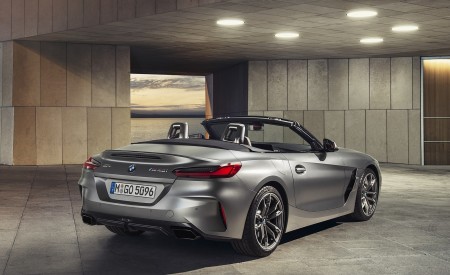 2019 BMW Z4 M40i (UK-Spec) Rear Three-Quarter Wallpapers 450x275 (107)