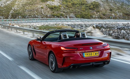 2019 BMW Z4 M40i (UK-Spec) Rear Three-Quarter Wallpapers 450x275 (62)