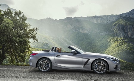 2019 BMW Z4 M40i (UK-Spec) Side Wallpapers 450x275 (121)