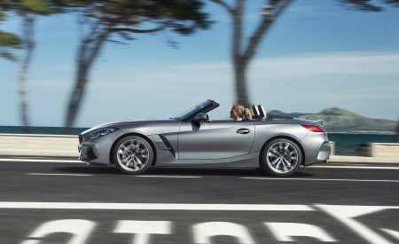 2019 BMW Z4 M40i (UK-Spec) Side Wallpapers 450x275 (108)