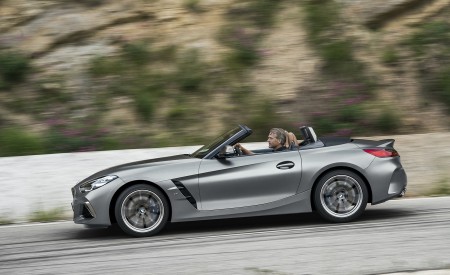 2019 BMW Z4 M40i (UK-Spec) Side Wallpapers 450x275 (98)